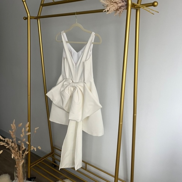 Sachin & Babi Gwyneth Mini Dress – Detachable Bow, Ivory Satin, Worn Once - Picture 2 of 12